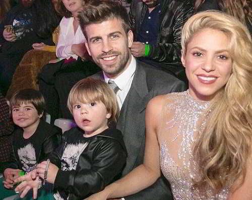 Shakira are o relație cu Gerard Pique