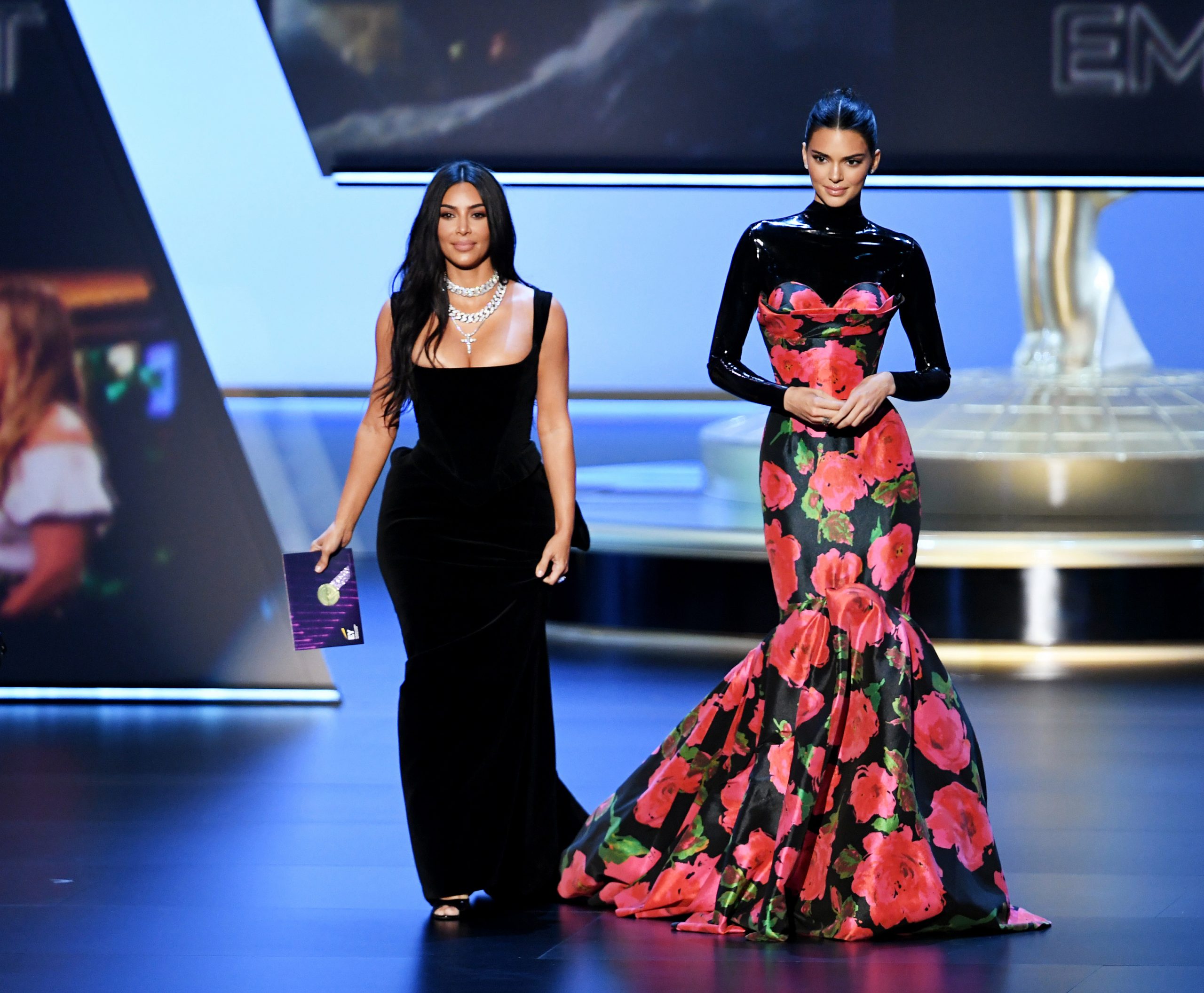 Kim Kardashian și Kendall Jenner au stârnit râsul la gala premiilor Emmy