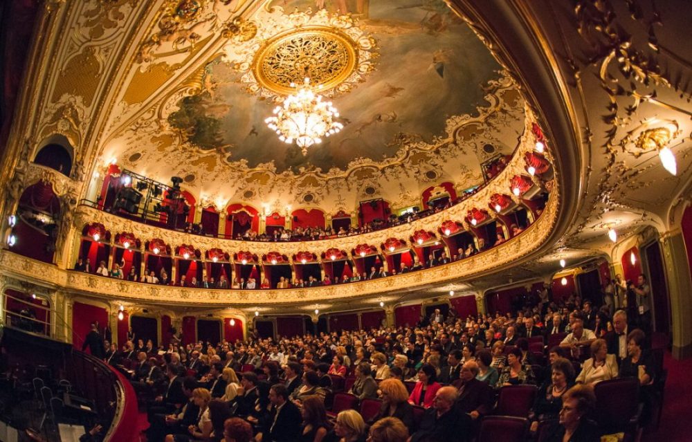 Opera Națională de la Iași lipsită de fonduri pentru noi spectacole