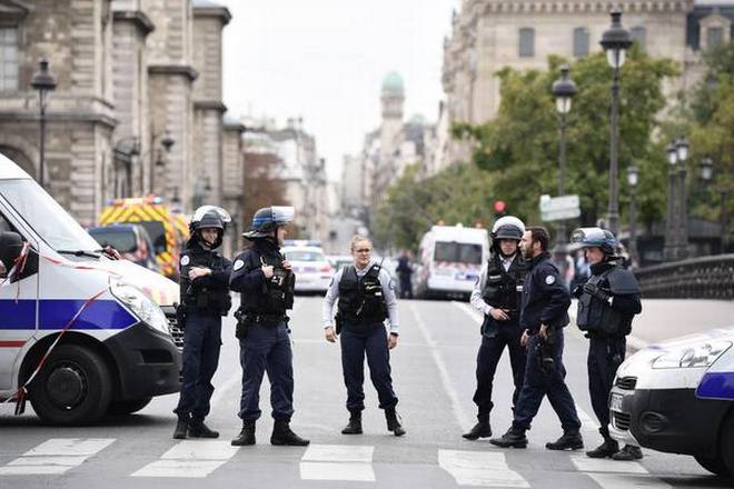 4 polițiști morți la Paris, în urma unui atac la Sediul Central al Poliției