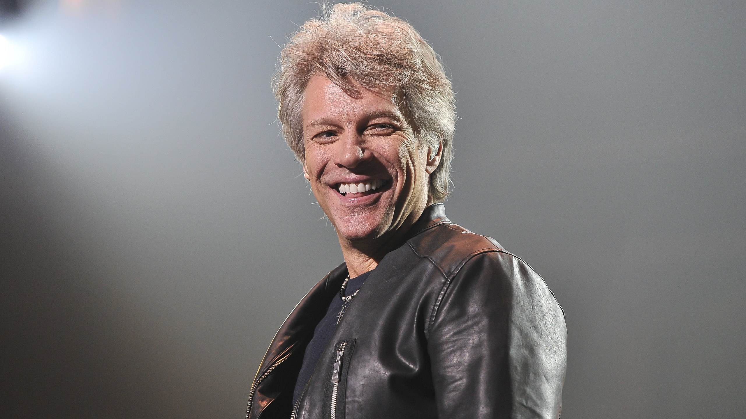 Bon Jovi a deschis 2 restaurante unde nevoiașii pot mânca fără să plătească
