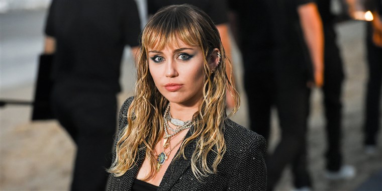 Cum și-a petrecut Miley Cyrus ce-a de-a 27-a aniversare?