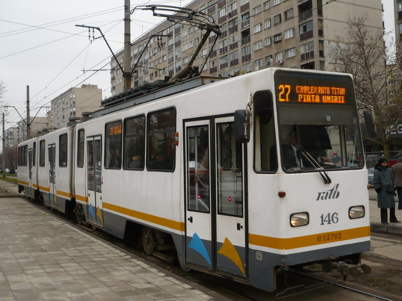 Situație revoltătoare! Mijloacele de transport din București nu au aer condiționat. Călătorii se topesc în autobuze