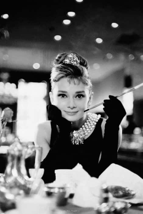 Audrey Hepburn - breakfast Poster și Tablou | Europosters.ro