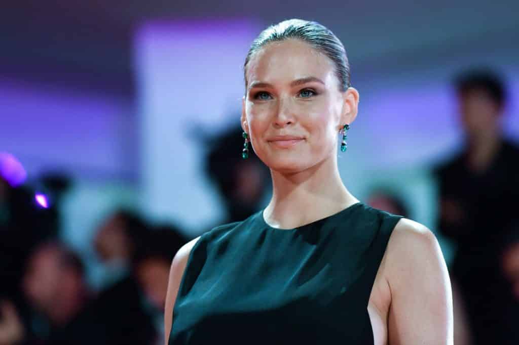 Bar rafaeli a primit o amendă enormă! Top modelul este condamnat pentru evaziune fiscală