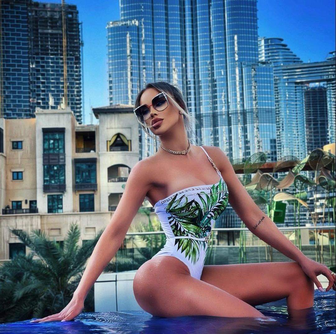 Bianca Drăgușan, imagini de senzație de pe marginea piscinei! Diva a încins spiritele chiar și în Dubai / FOTO