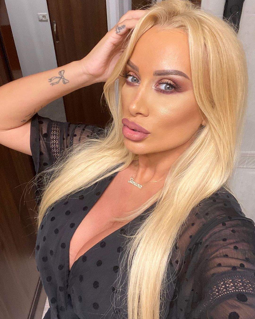 Simona Trașcă a anunțat că se mărită, iar acum s-a despărțit de iubit? De ce îl acuză blondina: ”Știu ce ai făcut aseară”
