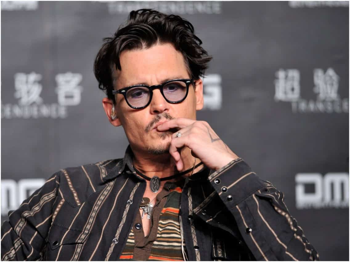 Johnny Depp se iubește cu o tânără de 30 de ani! Iată cine este norocoasa