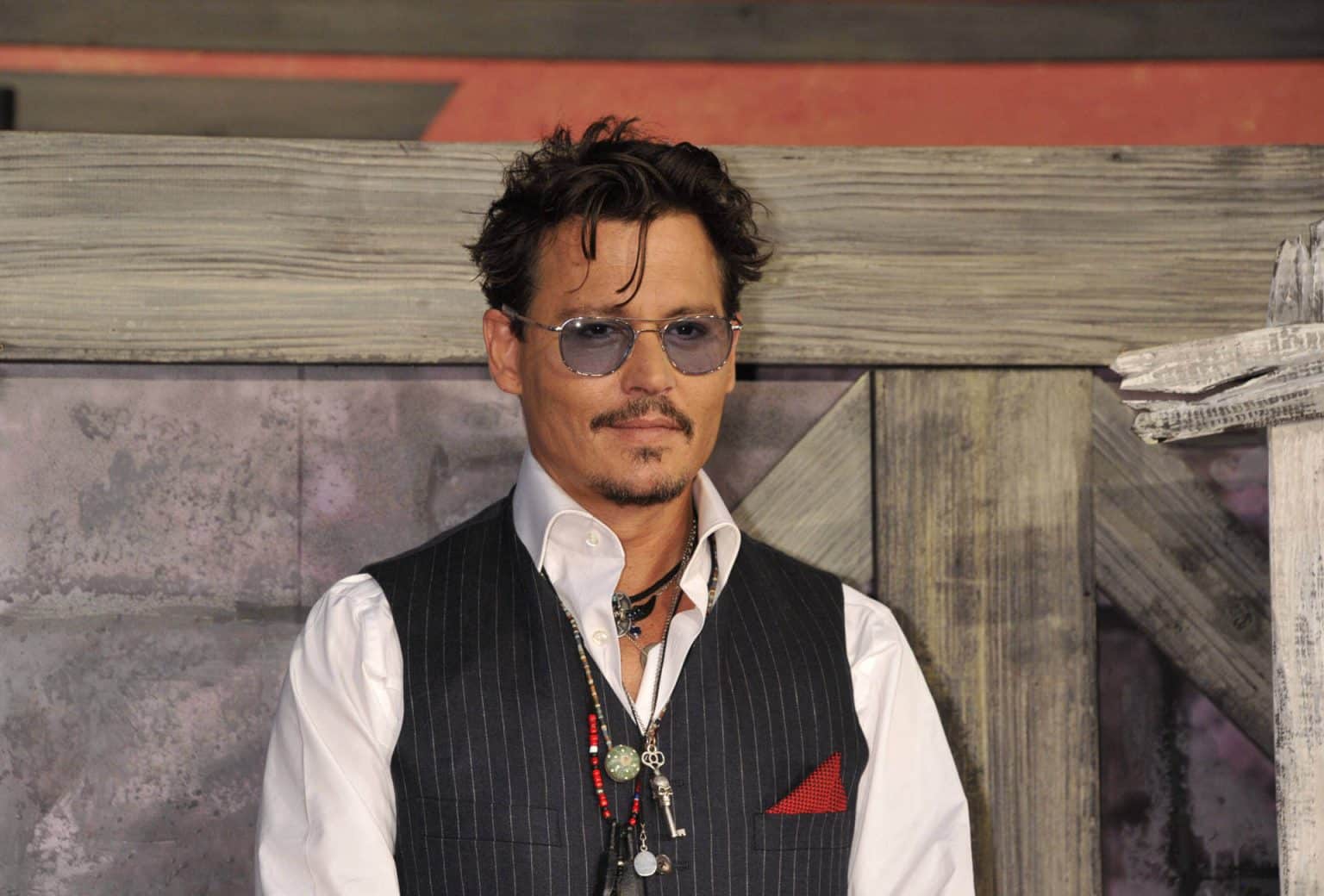 Johnny Depp se iubește cu o tânără de 30 de ani! Iată cine este norocoasa