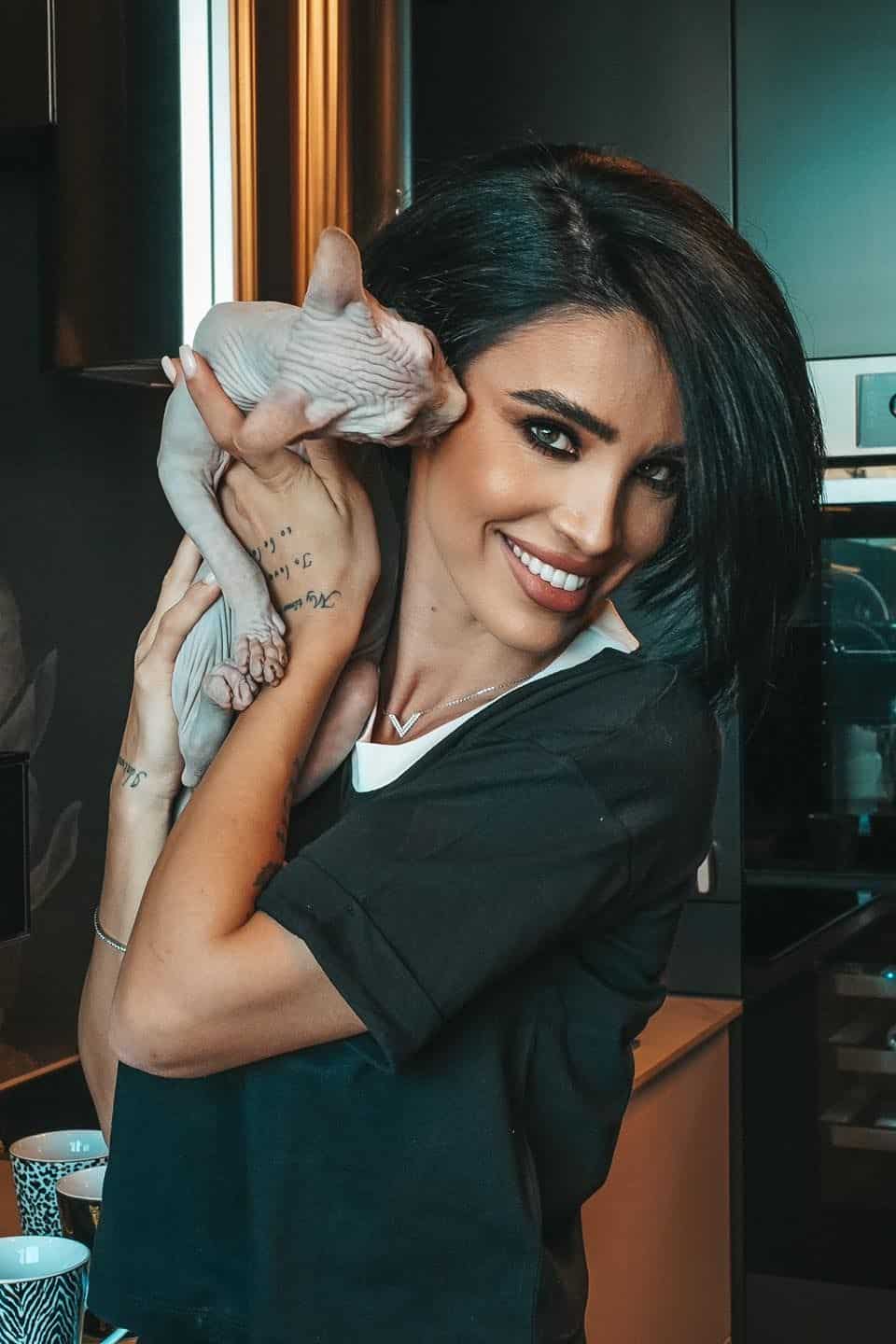 Adelina Pestrițu a dezvăluit secretul zâmbetului sexi. Celebra vedetă e adepta unui leac băbesc