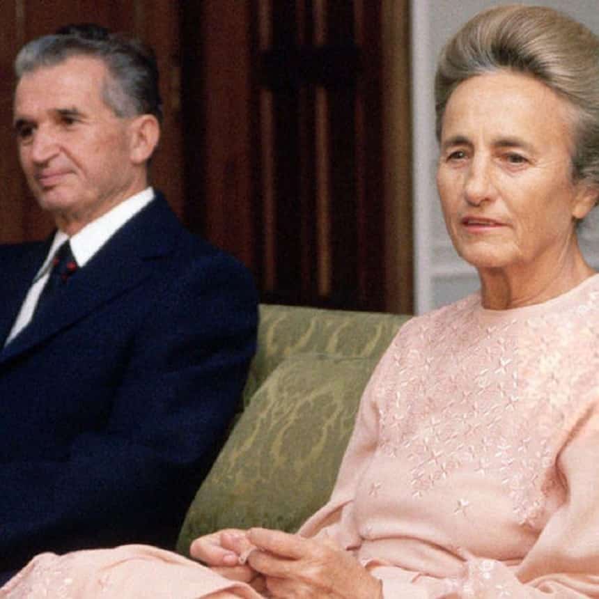 Porecla rușinoasă pe care o avea Elena Ceaușescu. A primit-o, pentru că nu purta lenjerie intimă pe sub rochii!