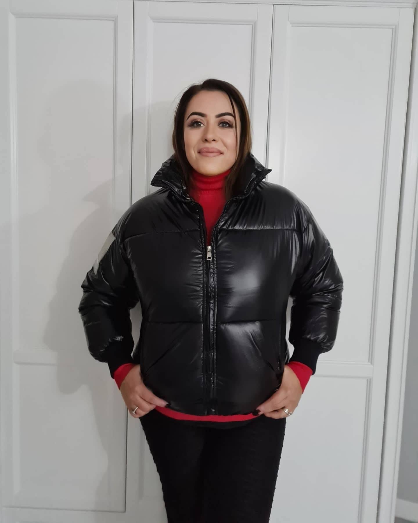 Oana Roman, mesaj dur pentru cei care o acuză că își ascunde fălcile și gușa: „Pentru fetițeie care nu au alte treburi”
