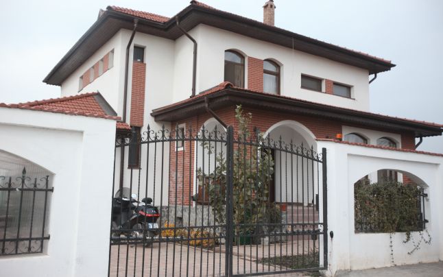 Cum arată casele Andreei Marin. Fosta Zână a Surprizelor stă în București însă are o casă de vacanță într-un sat din România!