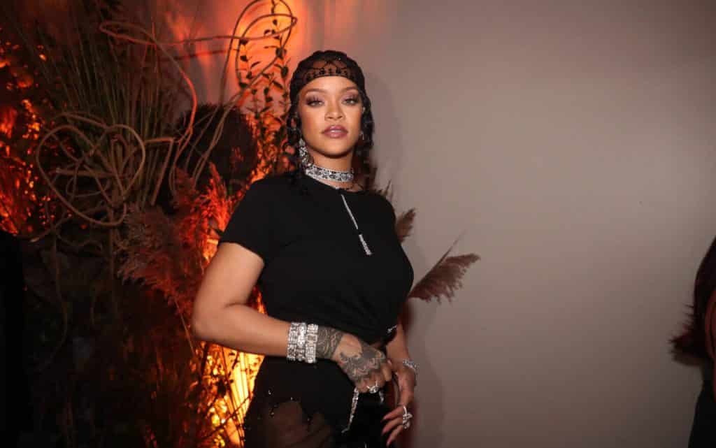 Rihanna s-a distrat de minune alături de niște... constănțeni. Imaginile care fac înconjurul internetului