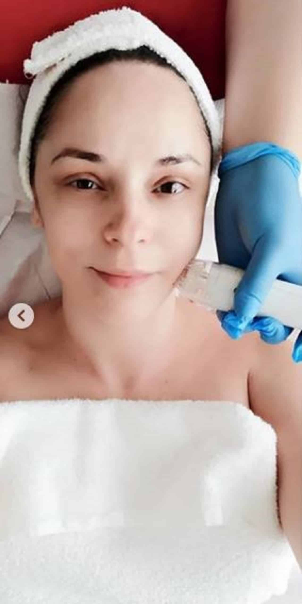Andreea Marin s-a pozat fără niciun pic de machiaj. Cum arată diva complet naturală / FOTO