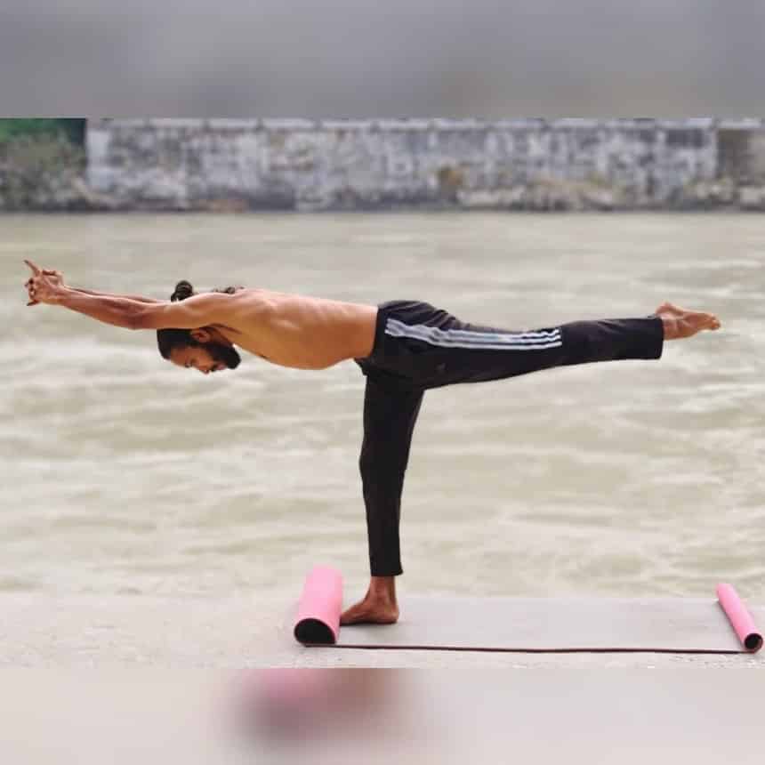 Astrele au prezis că e timpul să medităm. Ce poziție de yoga ți se potrivește în funcție de zodia ta