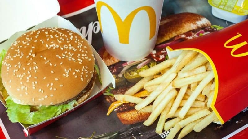 Oamenii încep să mănânce din ce în ce mai prost, ceea ce provoacă probleme grave de sănătate. Fiindcă trăim vremuri în care peste tot este o agitație continuă și o grabă de nedescris, oamenii pun alimentația pe ultimul loc. Adesea, aceștia apelează la mâncarea de tip fast-food.  