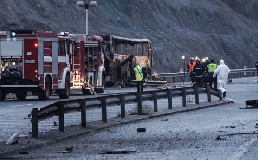 Cine se face vinovat pentru cumplitul accident din Bulgaria, în urma căruia au murit 45 de copii și tineri. Ce s-ar fi întâmplat, de fapt, înainte ca autobuzul să ia foc