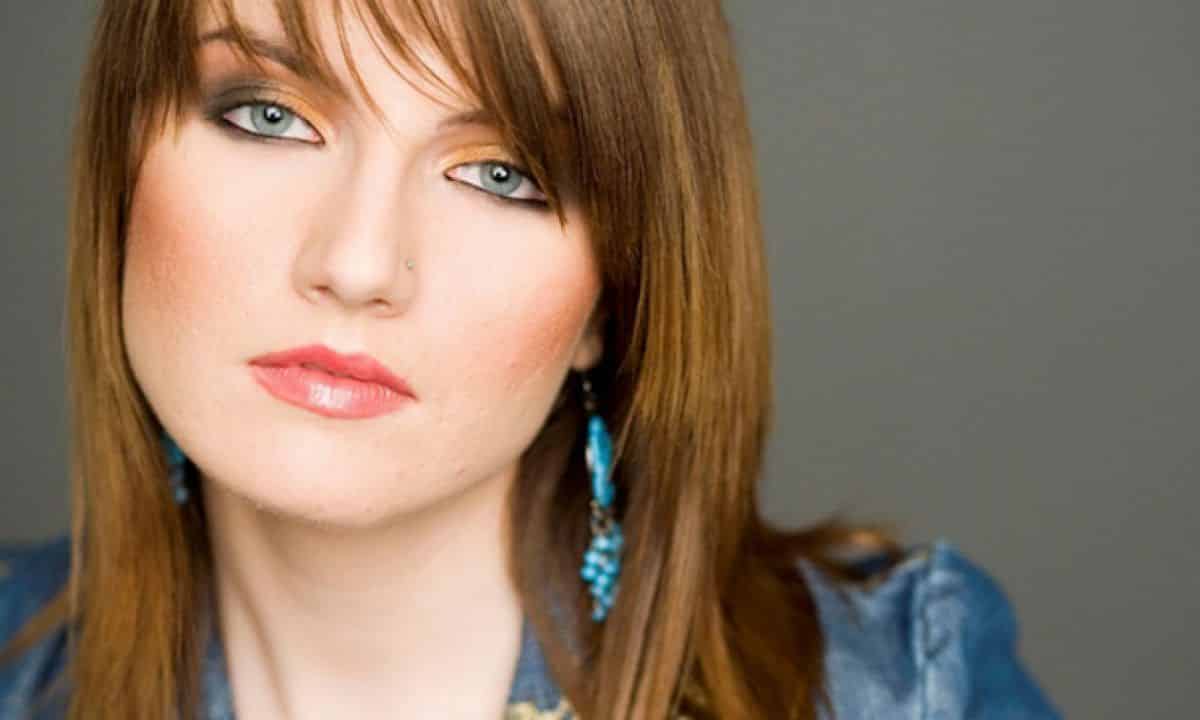 Îți mai amintești? Cum arăta Alexandra Ungureanu, la debutul în muzică. Marius Moga a numit-o, atunci, urâțică. FOTO