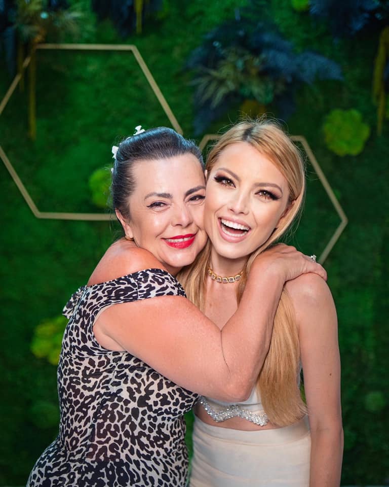 Elena Gheorghe, dezvăluiri despre familie și începuturile în carieră. De ce nu au acceptat-o părinții tatălui pe Mărioara Man