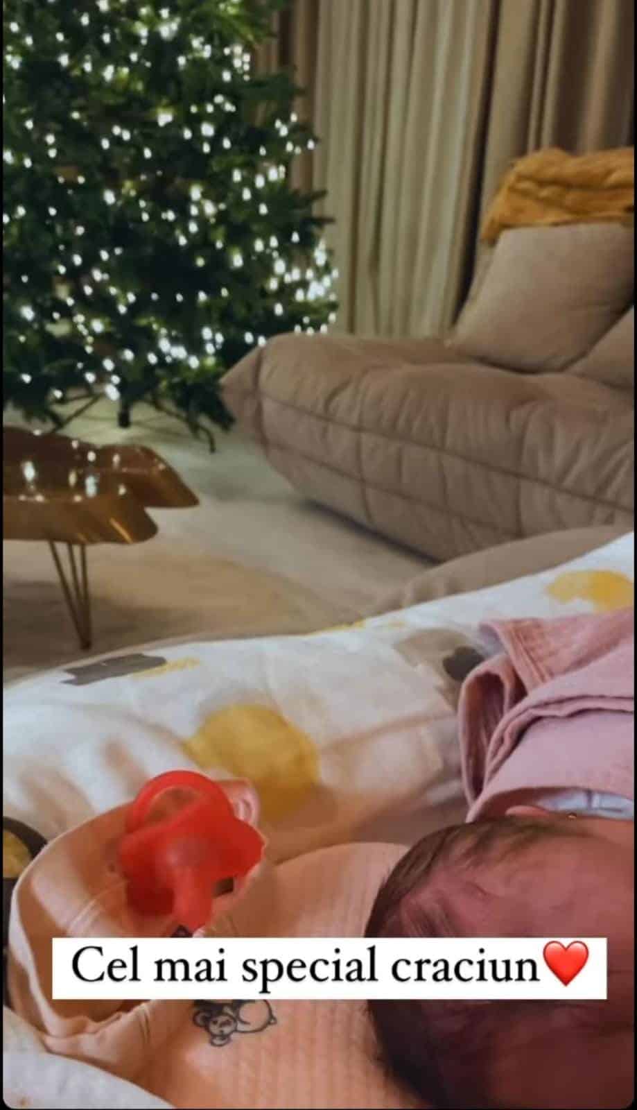  Nicole Cherry, nedezlipită de bebelușă! Ipostaza în care s-a fotografiat cu fiica ei, Anastasia. FOTO