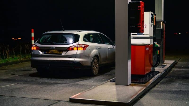 Atenție șoferi! Motorina și benzina se scumpesc de la 1 ianuarie 2022. Cât va costa litrul de combustibil