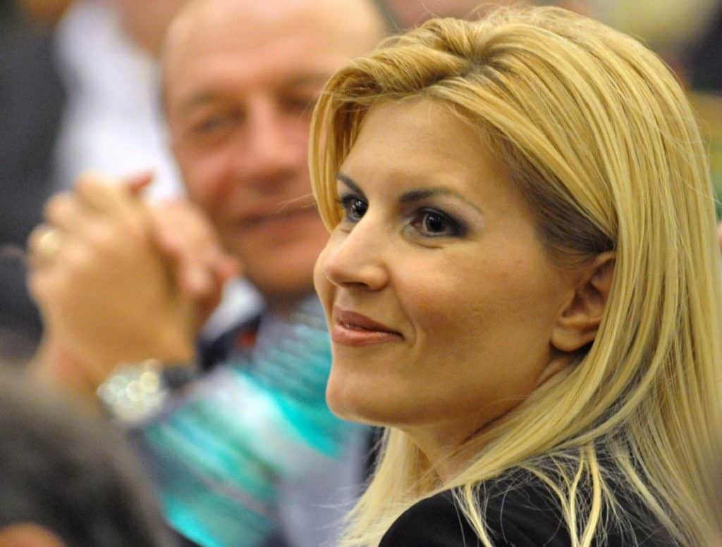 Ce a făcut Elena Udrea în timpul Revoluției din 1989. Avea doar 15 ani la acea vreme. „Speram să prindem vreun securist.”