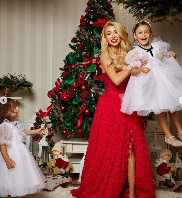 Andreea Bălan, cel mai frumos Crăciun alături de fetițele sale! Imagini de colecție alături de Clara și Ella / FOTO