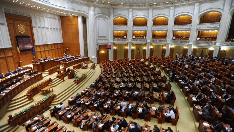 SONDAJ | Instituțiile în care românii au cea mai mare încredere. Guvernul și Parlamentul, la coada clasamentului
