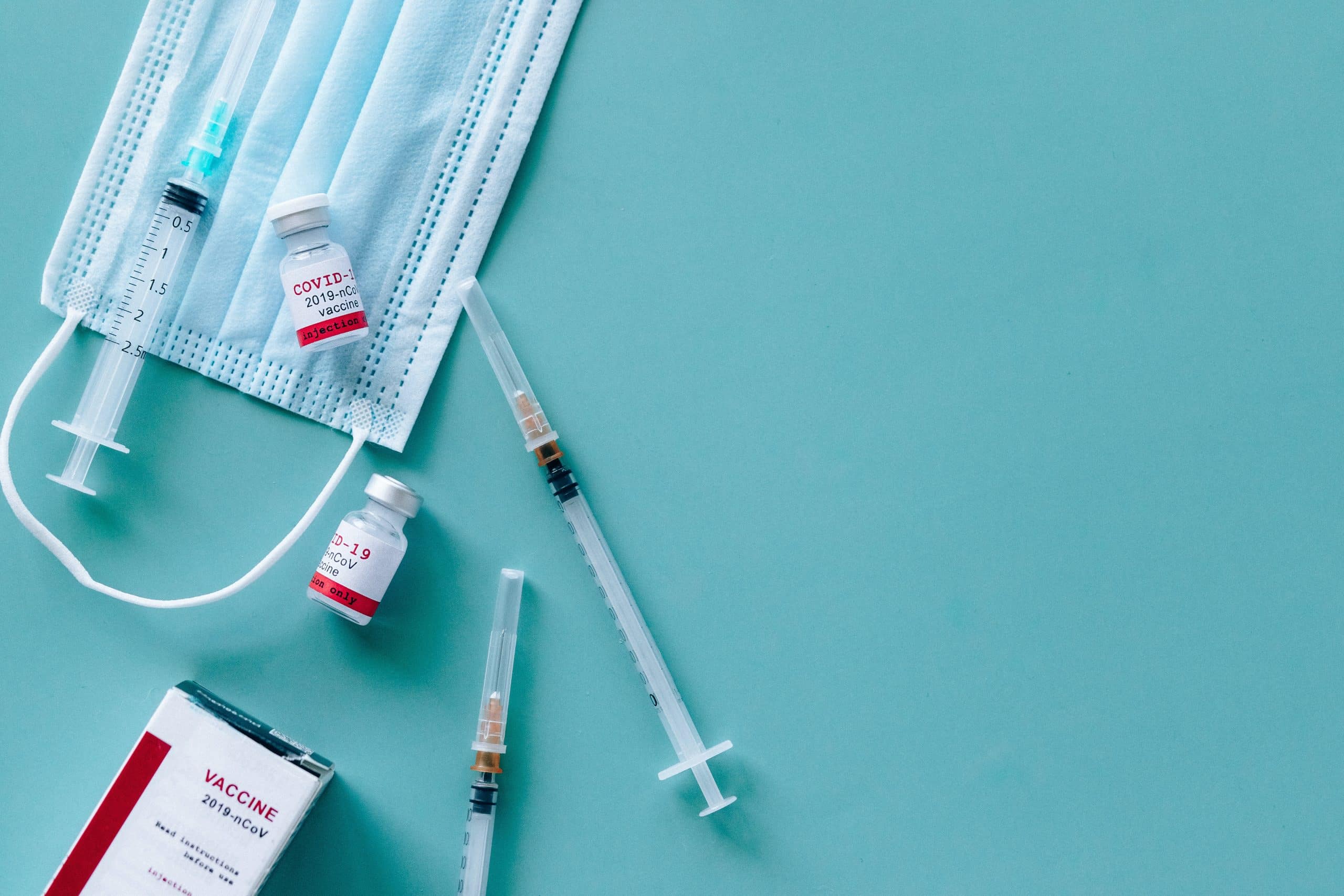 Noi măsuri în România, chiar și pentru persoanele vaccinate. Raed Arafat a făcut anunțul de ultim moment