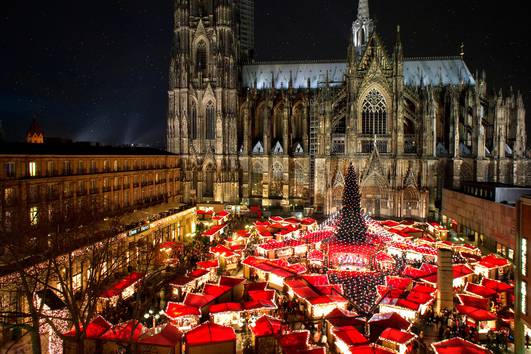 Te-ai săturat să petreci sărbătorile acasă? Iată câteva destinații ieftine unde poți vizita cele mai frumoase târguri de Crăciun din Europa