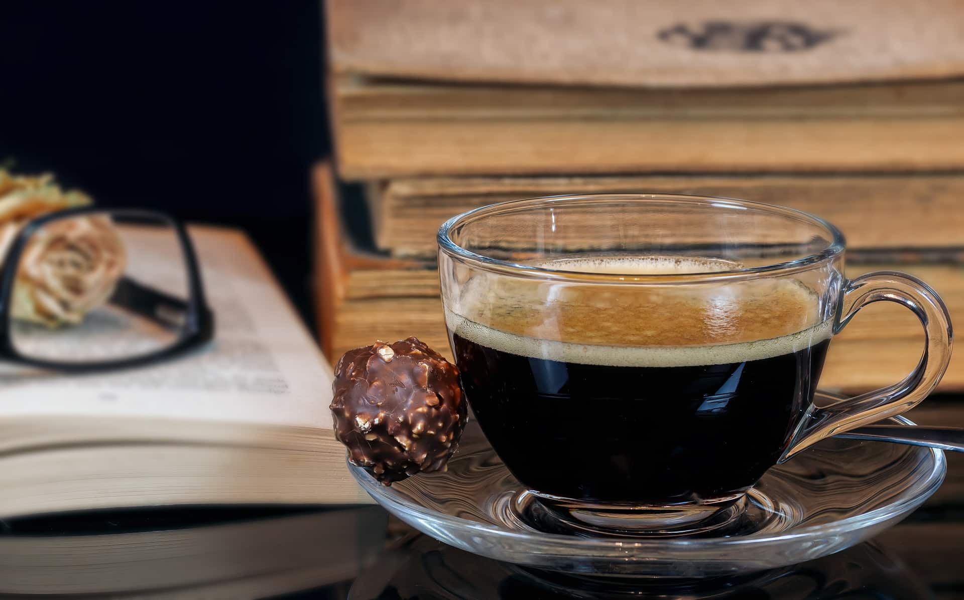 Secretele cafelei dezvăluite de oamenii de știință în chimie. Când e cel mai bine să o bem