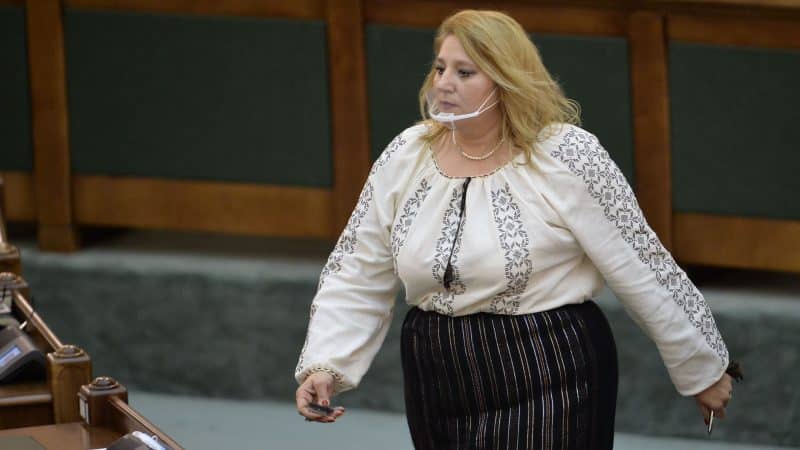 Diana Șoșoacă a depus plângere penală împotriva lui George Simion! Liderul AUR, acuzat de lovire și alte violențe