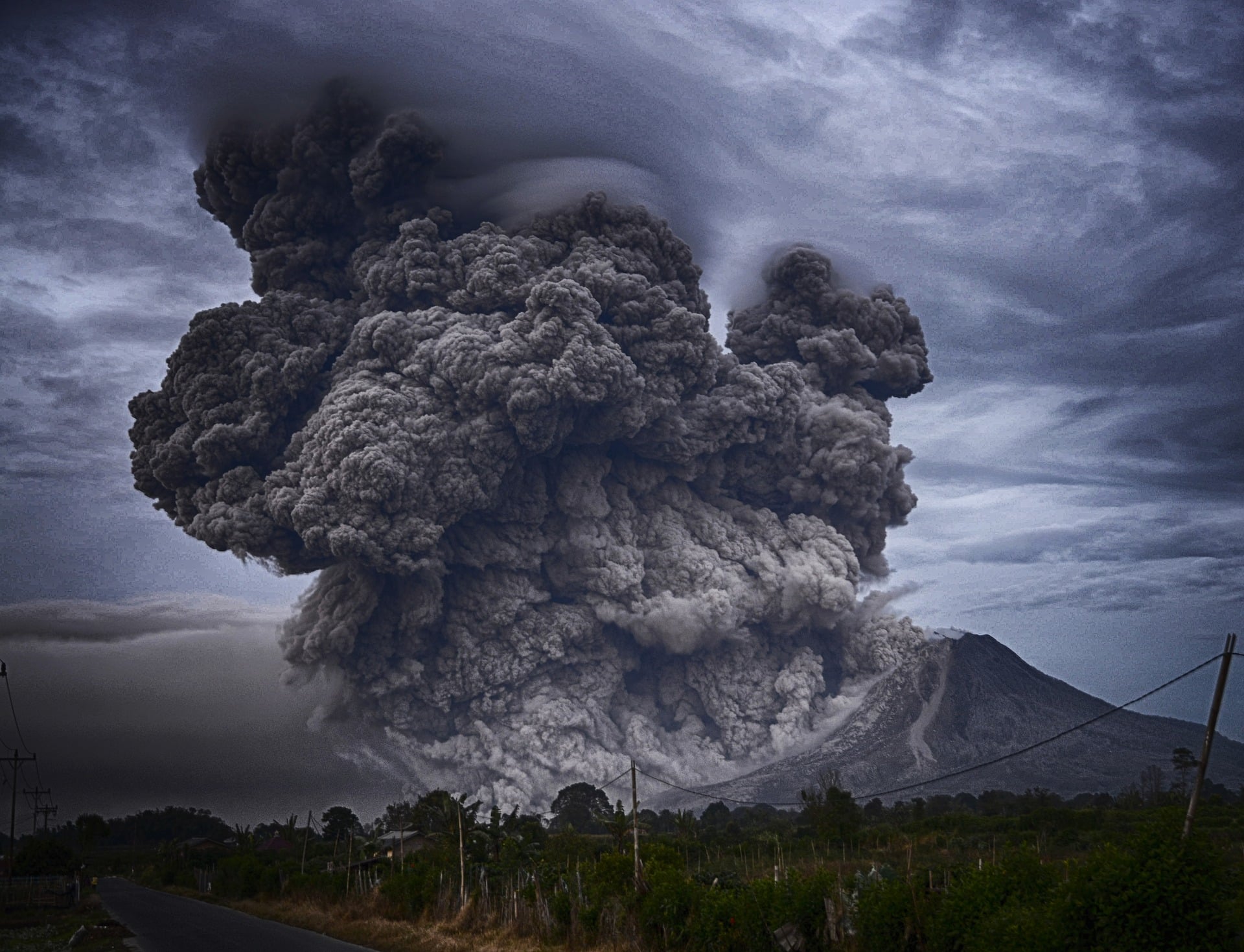 Erupția vulcanului Tonga este mai puternică bomba atomică lansată de SUA asupra Hiroshima. Ce au descoperit oamenii de știință