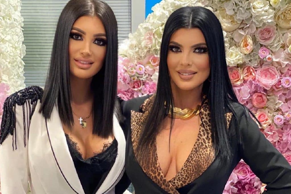 Pe Andreea Tonciu o știe toată lumea, dar iată cum arată sora ei, Lorena! Tânăra e o împătimită a operațiilor estetice: „Mi-aș face orice”