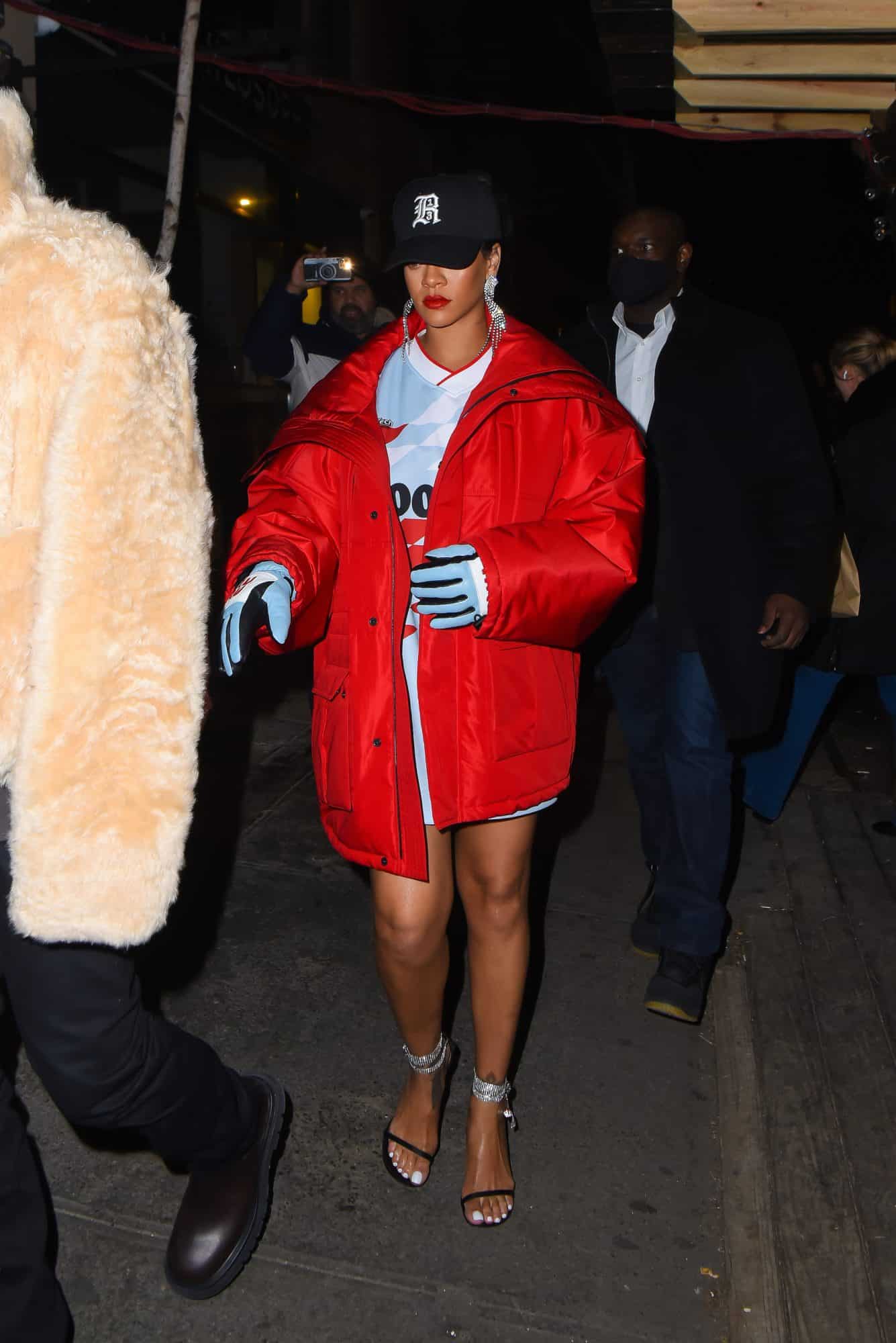 Rihanna, apariție inspirată de cel mai faimos outfit al Prințesei Diana. Cât de mult a costat-o pe celebra cântăreață look-ul