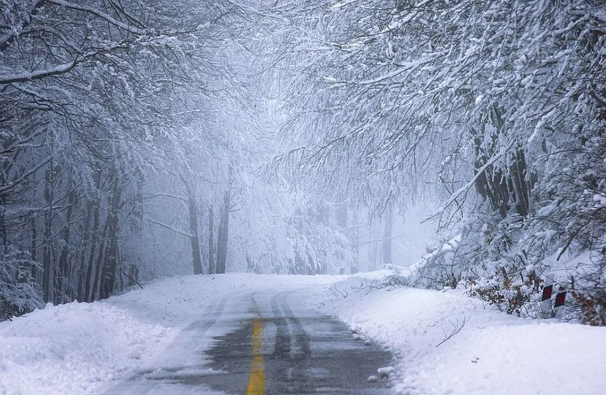 Primul episod de iarnă autentic în România! Un cliclon mediteranean aduce ninsori și viscol în toată țara