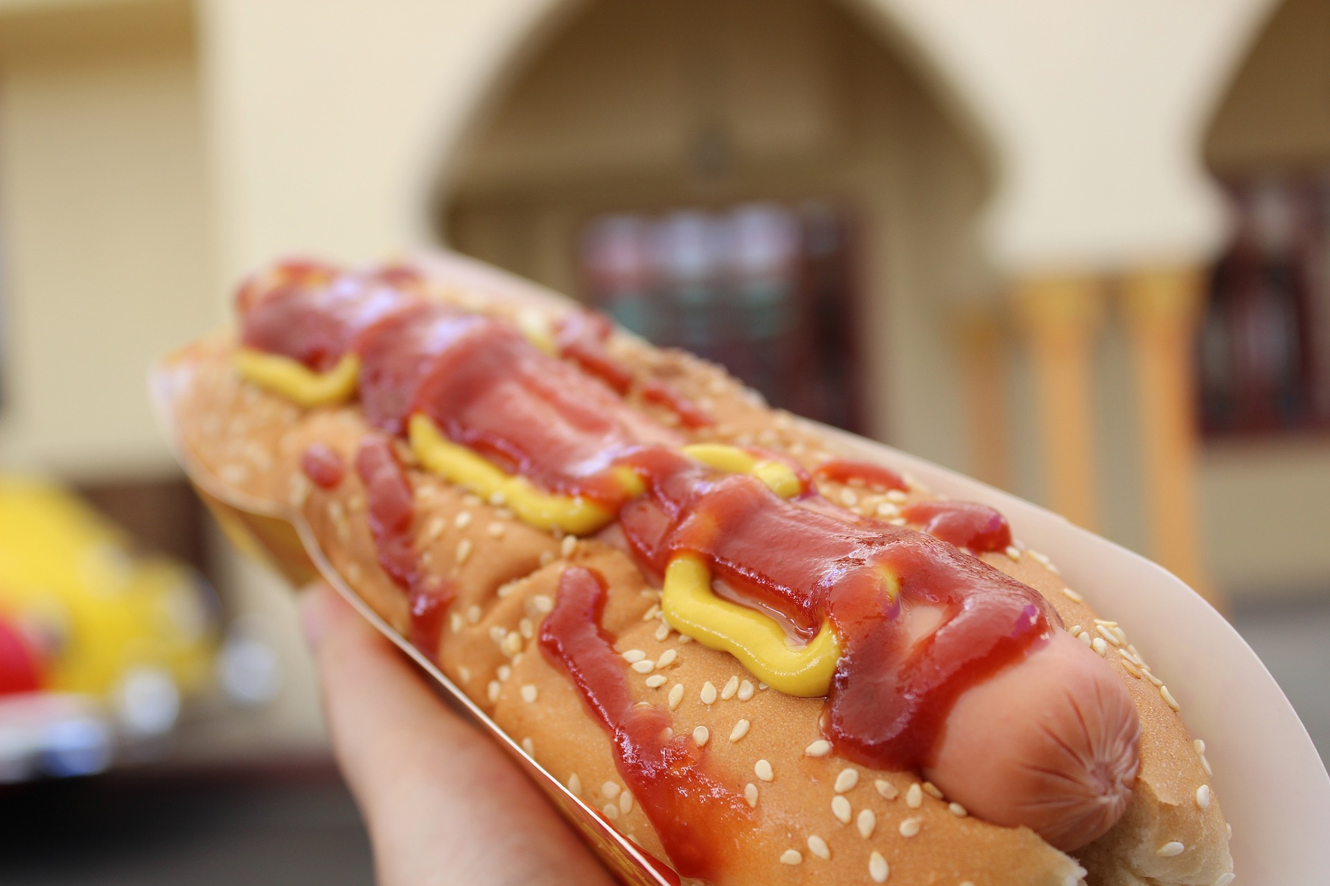 Cum să prepari un hot dog ca la carte. Rețeta care te va face să uiți de cei comandați la restaurante!