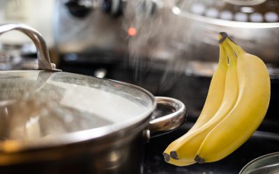 Ce se întâmplă, de fapt, dacă fierbi o banană. Obții un super-remediu în numai câteva minute