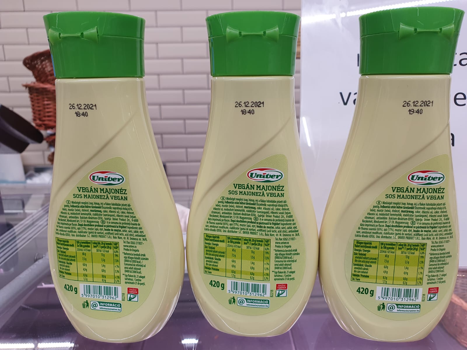 Șoc și groază în mai multe magazine cunoscute din București! Aveți grijă de unde vă faceți cumpărăturile: Gândaci morți, mucegai și produse expirate