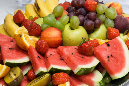 Nu mai mâncați fructe înainte de culcare! Acest obicei este extrem de nesănătos