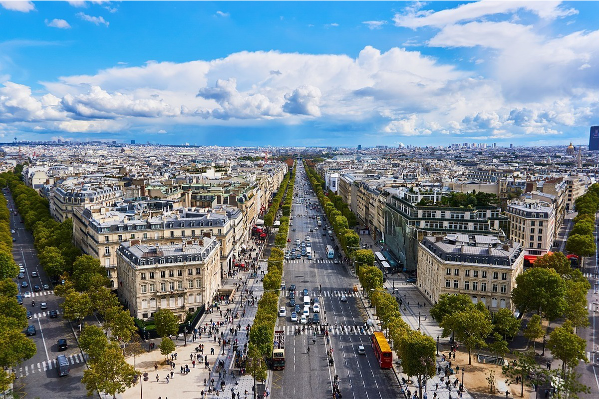 Bulevardul care este chiar mai lung și mai lat decât Champs Elysees din Paris