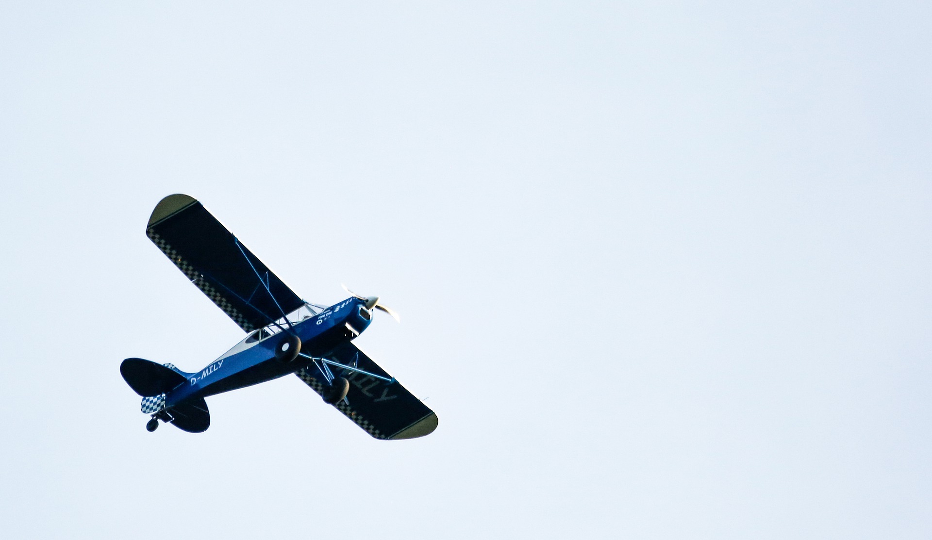 Incident aviatic misterios în România. Un avion care s-ar fi prăbuşit în Bacău a dispărut fără urmă