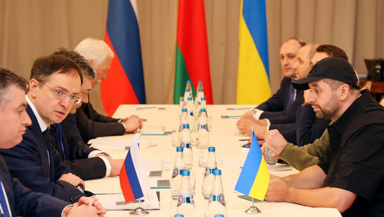 Negocierile dintre Rusia și Ucraina vor fi reluate astăzi. Ce obiective vor fi discutate, pentru oprirea războiului