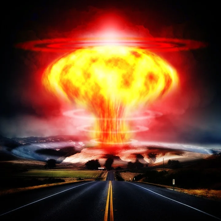 Un analist militar aruncă bomba: Rusia ne va arăta că e capabilă să detoneze o armă atomică!