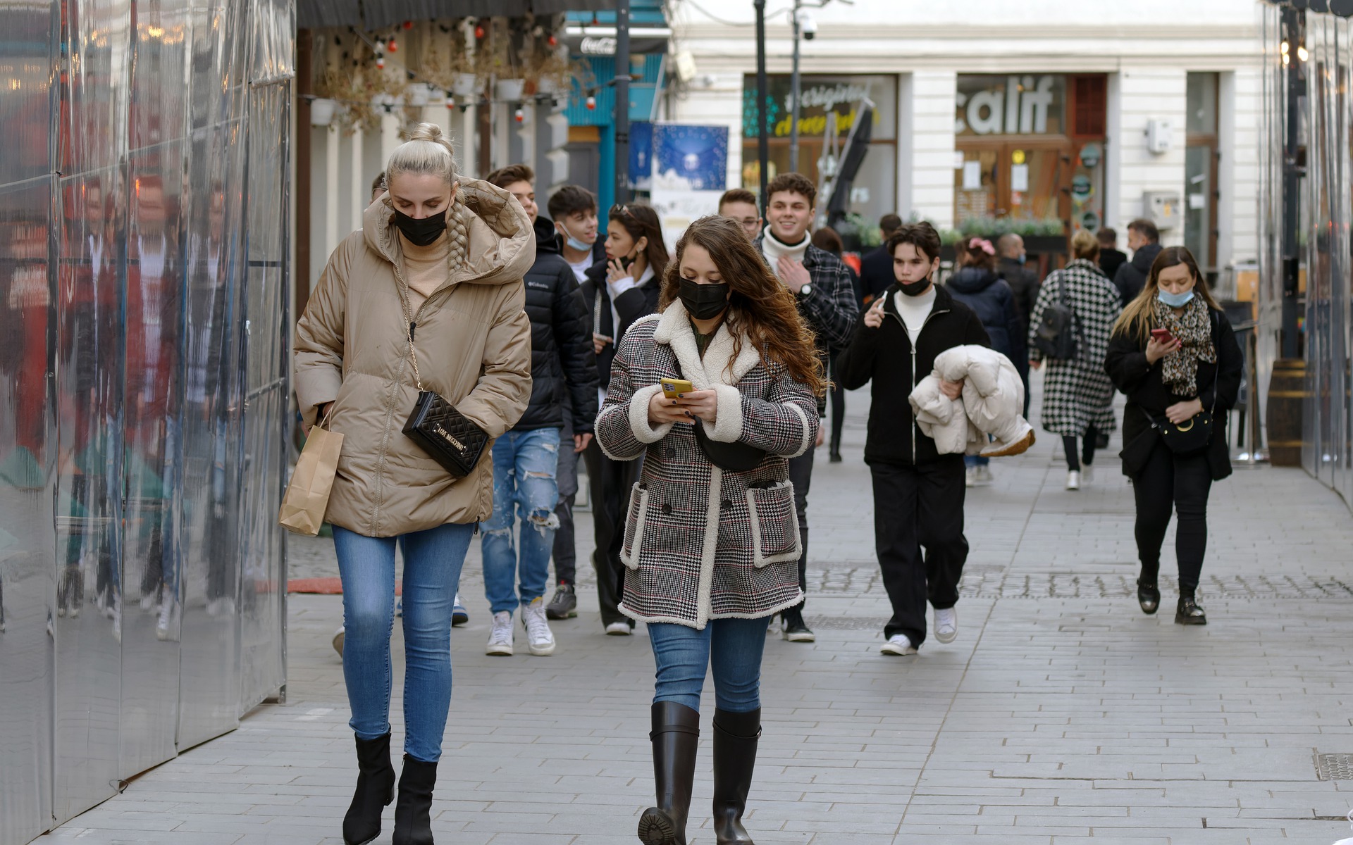 Momentul mult așteptat de români a venit! Starea de alertă va fi ridicată din 9 martie. Ce restricţii dispar