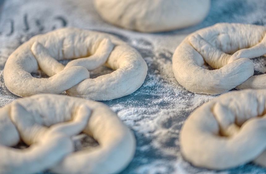 Tu ai încercat rețeta pentru cei mai pufoși covrigi? Trebuie neapărat să-i prepari, te vei îndrăgosti de ei!