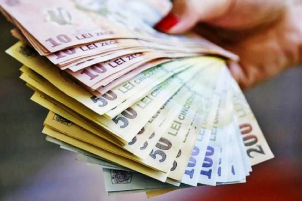 S-a dat undă verde! Cresc salariile în România. Când vom primi mai mulți bani