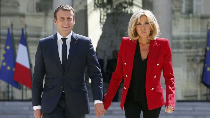 Emmanuel Macron și soția sa au fost criticați dur! Cum au putut apărea la funeraliile Reginei
