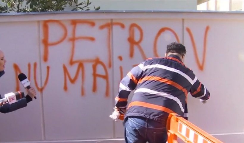 Locuința RAAPPS a lui Traian Băsescu, vandalizată din nou! Ce a apărut scris pe gardul fostului președinte